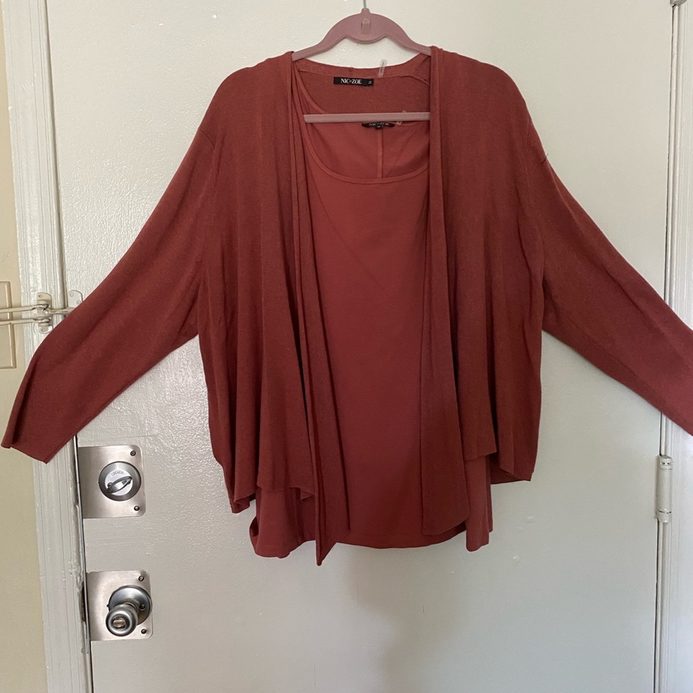 2-piece cardigan set. Rust/roses color. 2x